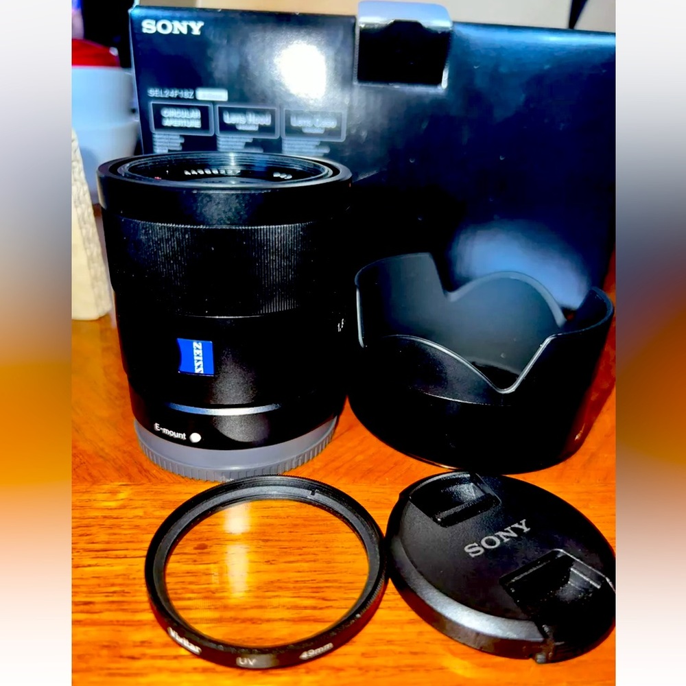 Sony Carl Zeiss 24mm f/1.8 ZA Sonnar T* - Crop Sensor Prime E Mount Wide Lens